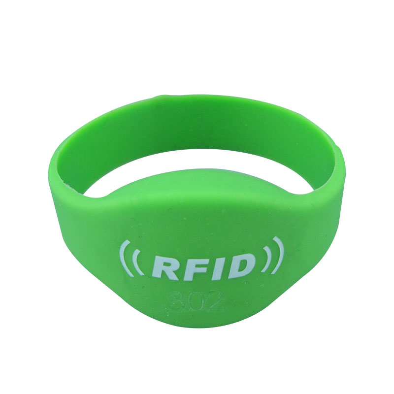 125KHZ TK4100 สายรัดข้อมือซิลิโคนกันน้ำ RFID สวมใส่ได้