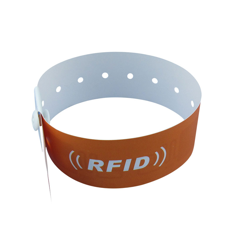 อะไรคือความแตกต่างระหว่างสายรัดข้อมือ RFID และสายรัดข้อมือระบุตัวตน?