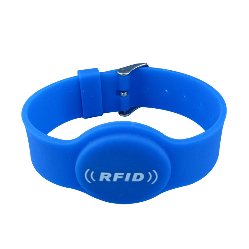 โซลูชันสายรัดข้อมือซิลิโคน RFID สามารถปรับปรุงความปลอดภัยและความสะดวกสบายสำหรับกิจกรรมสมัยใหม่ได้อย่างไร